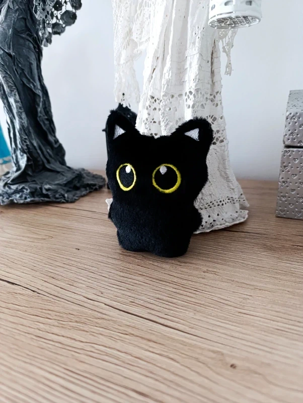 Pluszowy brelok czarny kot - obrazek 5