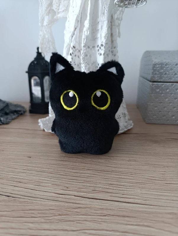 Pluszowy brelok czarny kot - obrazek 3