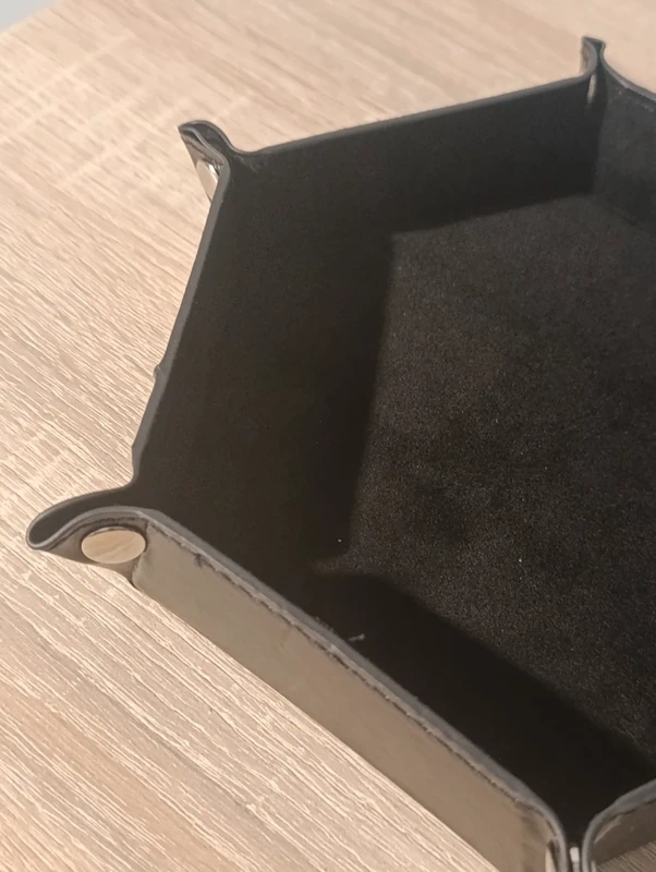 Składana taca na kości RPG i DND – sześciokątna, czarna z PU - obrazek 4