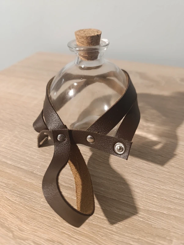 Skórzany uchwyt z butelką – styl medieval / czarownica - obrazek 2