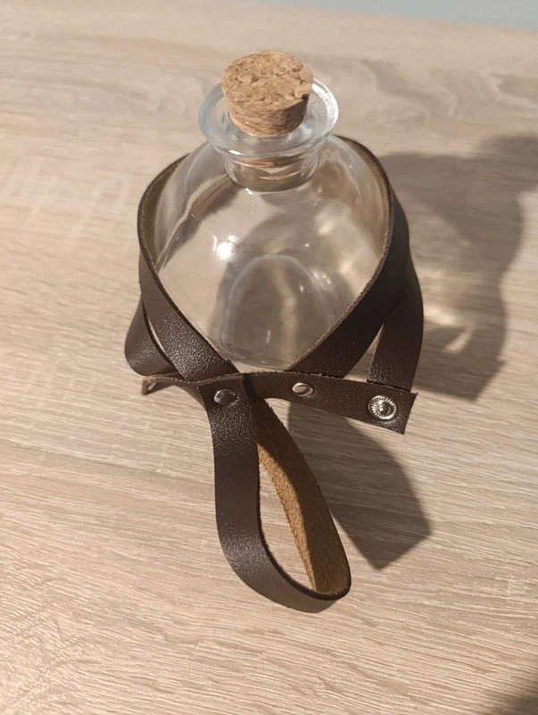 Skórzany uchwyt z butelką – styl medieval / czarownica - obrazek 4