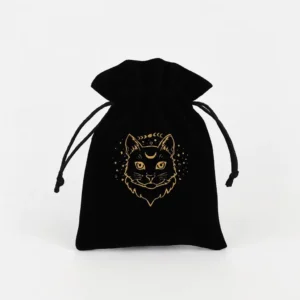 Aksamitna sakiewka na kości RPG z kotem – czarna 13×18 cm